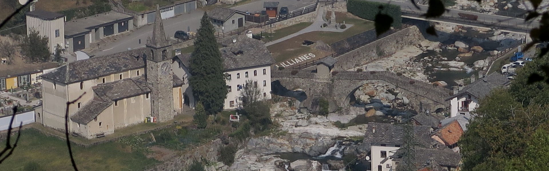 Ponte a quattro archi sul torrente Lys