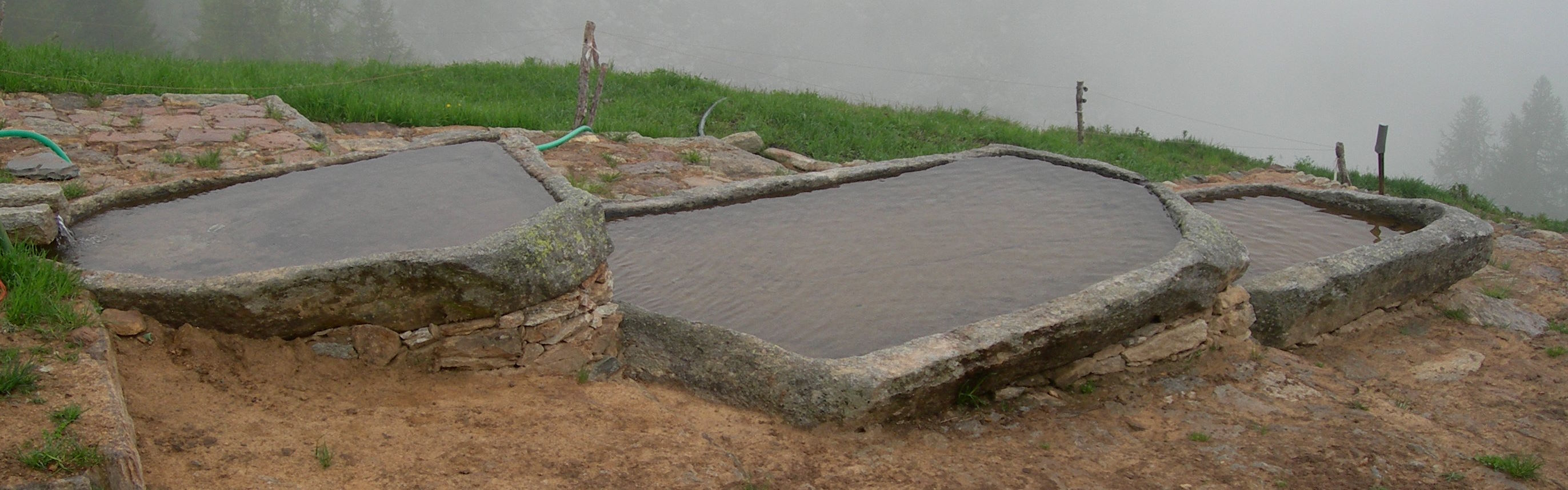 Acquedotto e fontana in pietra alpe Truc